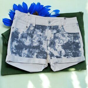 ❤️Urban Life Tie-Dye White/ Blue Jean Shorts Size 9/10 with Rolled Cuffs❤️